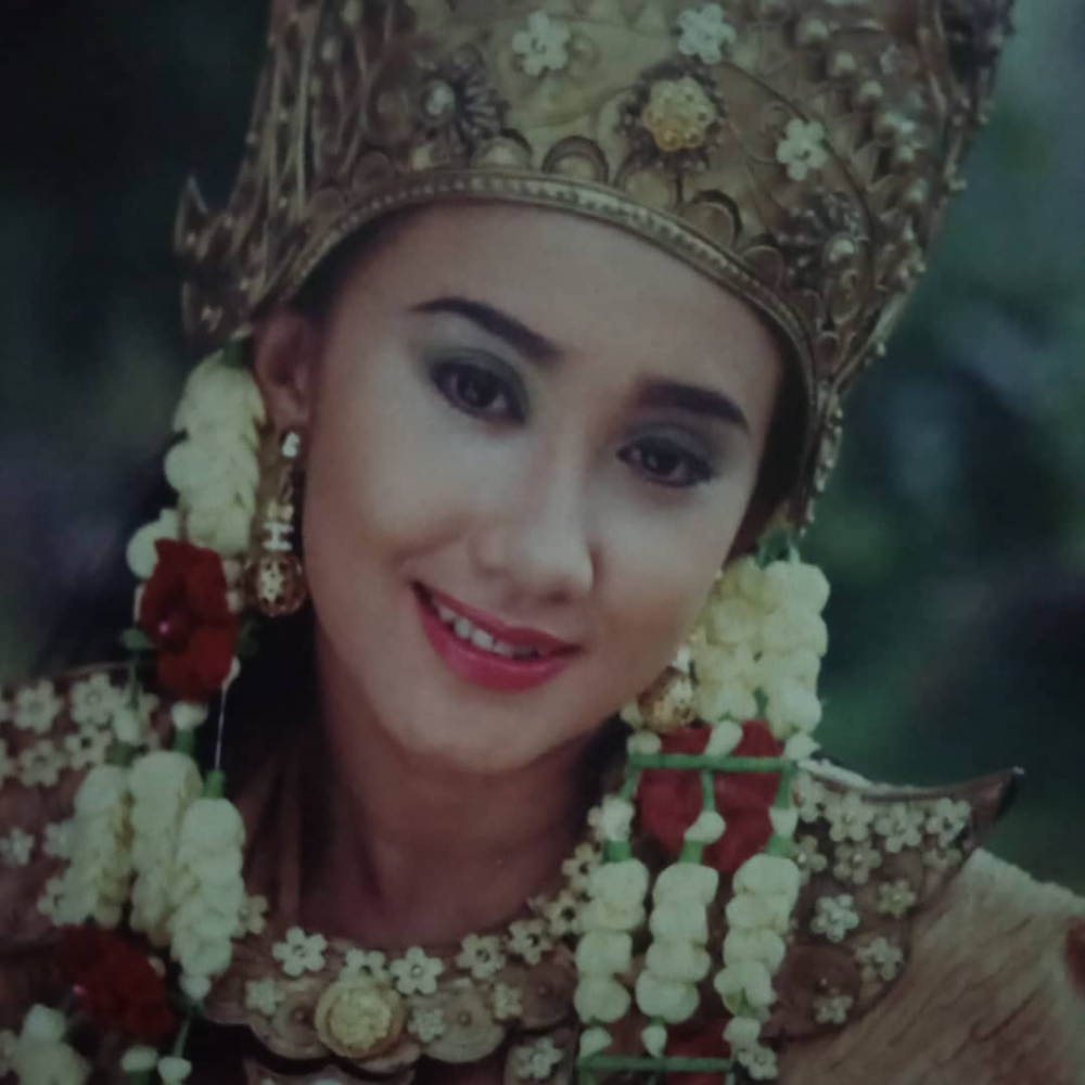 Pemeran Dewi di Tertawan Hati ini ternyata aktris drama kolosal, ini 11 potret lawasnya yang manglingi