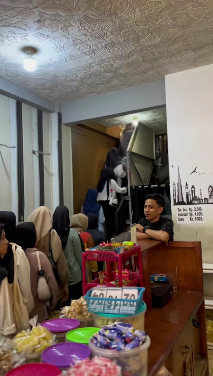 Viral warung seblak buka loker diserbu pelamar di Ciamis, cerita lengkap pemiliknya yang ngaku syok