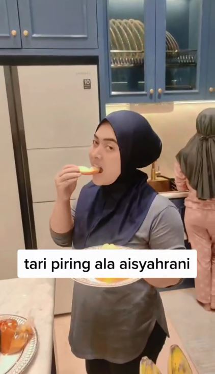 Dipersunting pengusaha sukses, 9 potret dapur Aisyahrani adik Syahrini viewnya langsung kolam renang