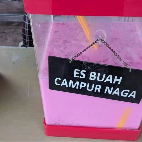 13 Tulisan kocak di penjual es ini bikin suasana panas makin gerah karena kebingungan