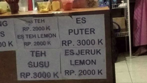 13 Tulisan kocak di penjual es ini bikin suasana panas makin gerah karena kebingungan