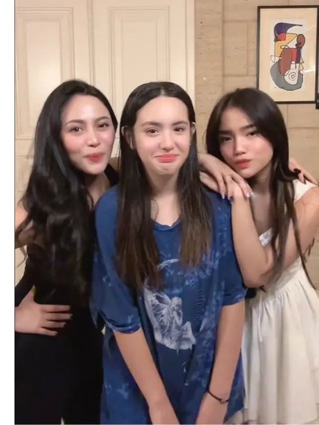 Ngaku ngefans, ini 7 momen Mikhayla anak Nia Ramadhani TikTokan bareng Fuji, parasnya bak seumuran