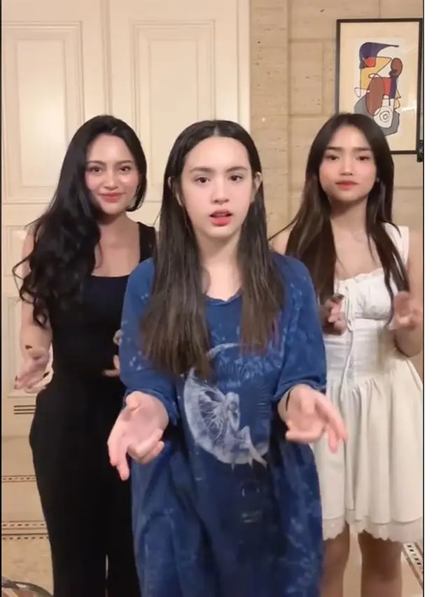 Ngaku ngefans, ini 7 momen Mikhayla anak Nia Ramadhani TikTokan bareng Fuji, parasnya bak seumuran