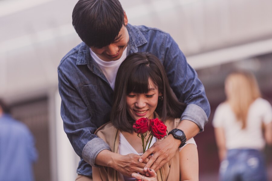 50 Pantun cinta lucu buat istri, bikin hubungan makin romantis