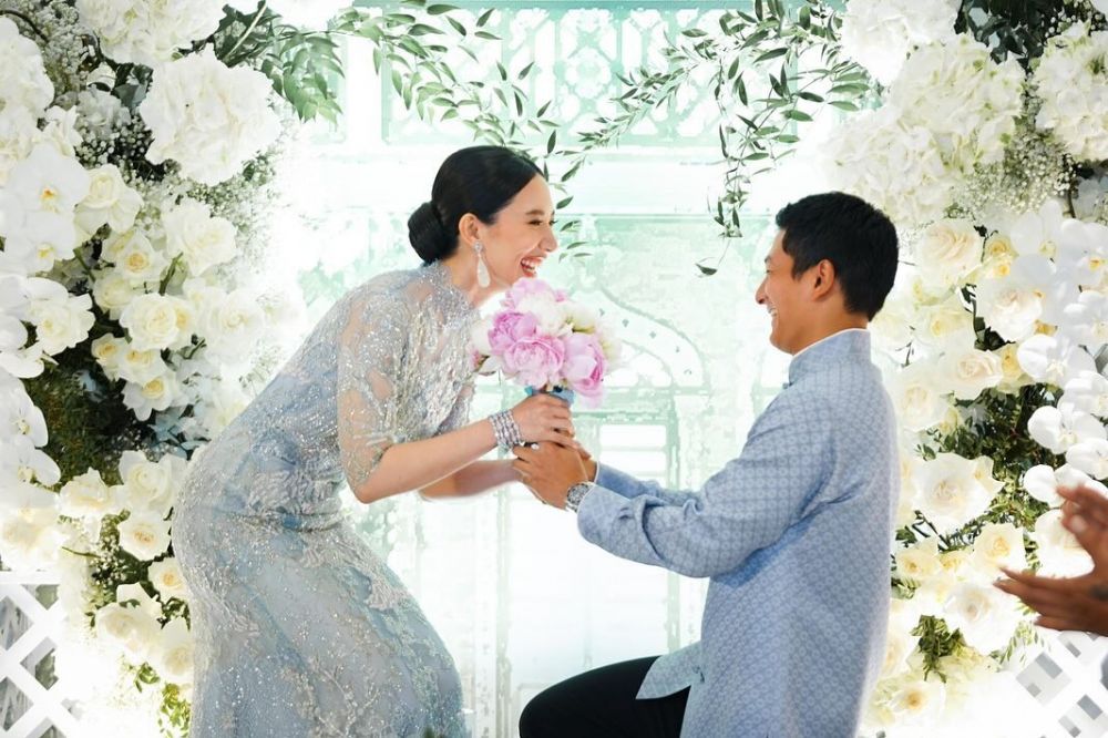 9 Momen lamaran Rio Haryanto dan Athina keponakan Sandiaga Uno, sosok calon pengantin wanita disorot