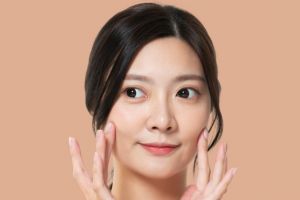 7 Rekomendasi produk Kojie San untuk kulit kering, bantu bikin wajah antikasar