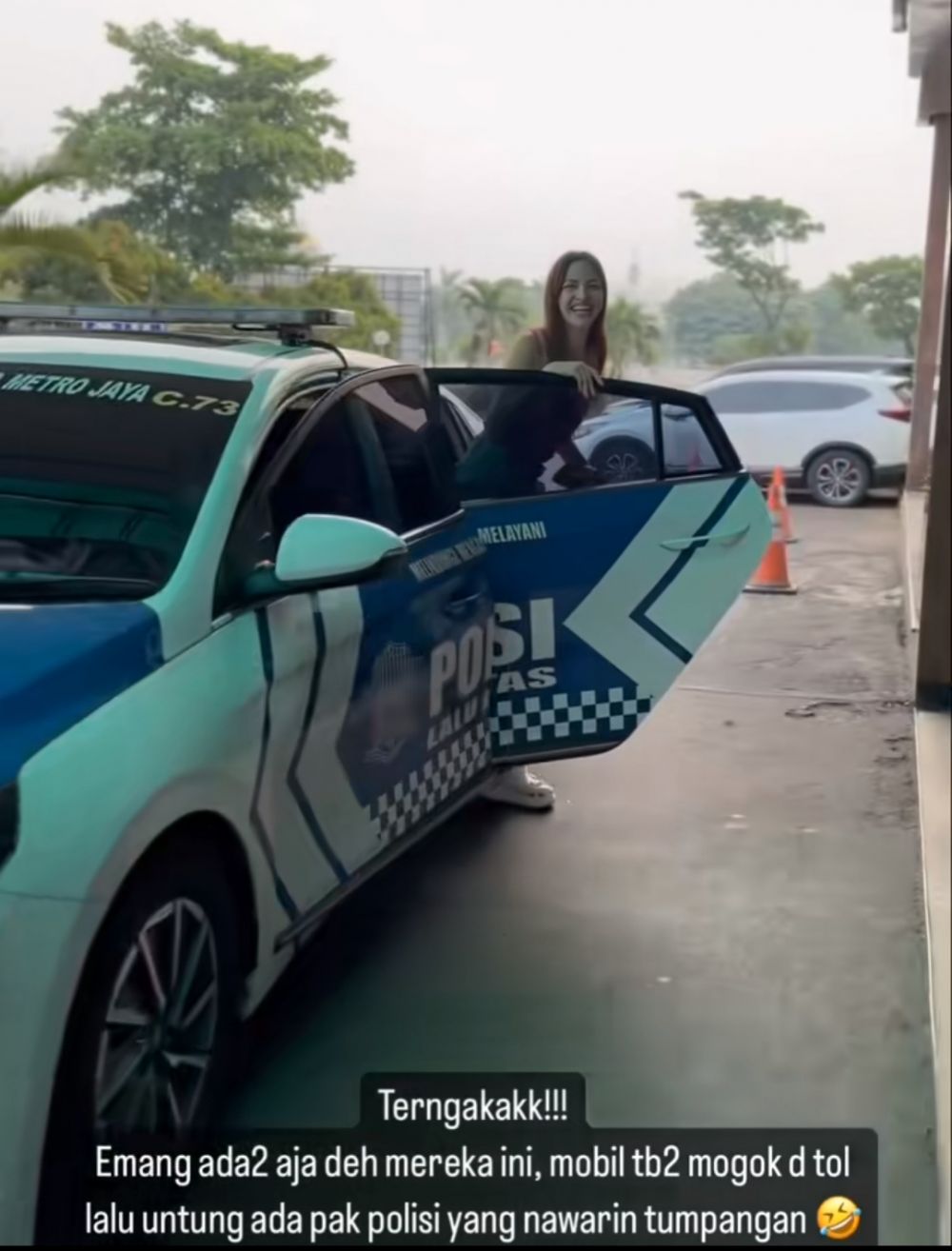 Heboh Nia Ramadhani dan Ardie Bakrie diangkut pakai mobil polisi di jalan tol, begini kronologinya