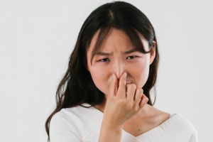 Tanpa beli obat kumur, ini trik atasi bau napas tak sedap cuma pakai daun sirih dicampur 1 bahan dapur