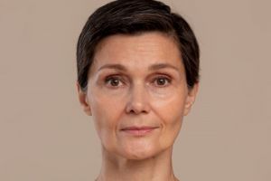 Tanpa masker kolagen, TikToker ini unggah trik kencangkan garis halus di wajah pakai 3 bahan alami