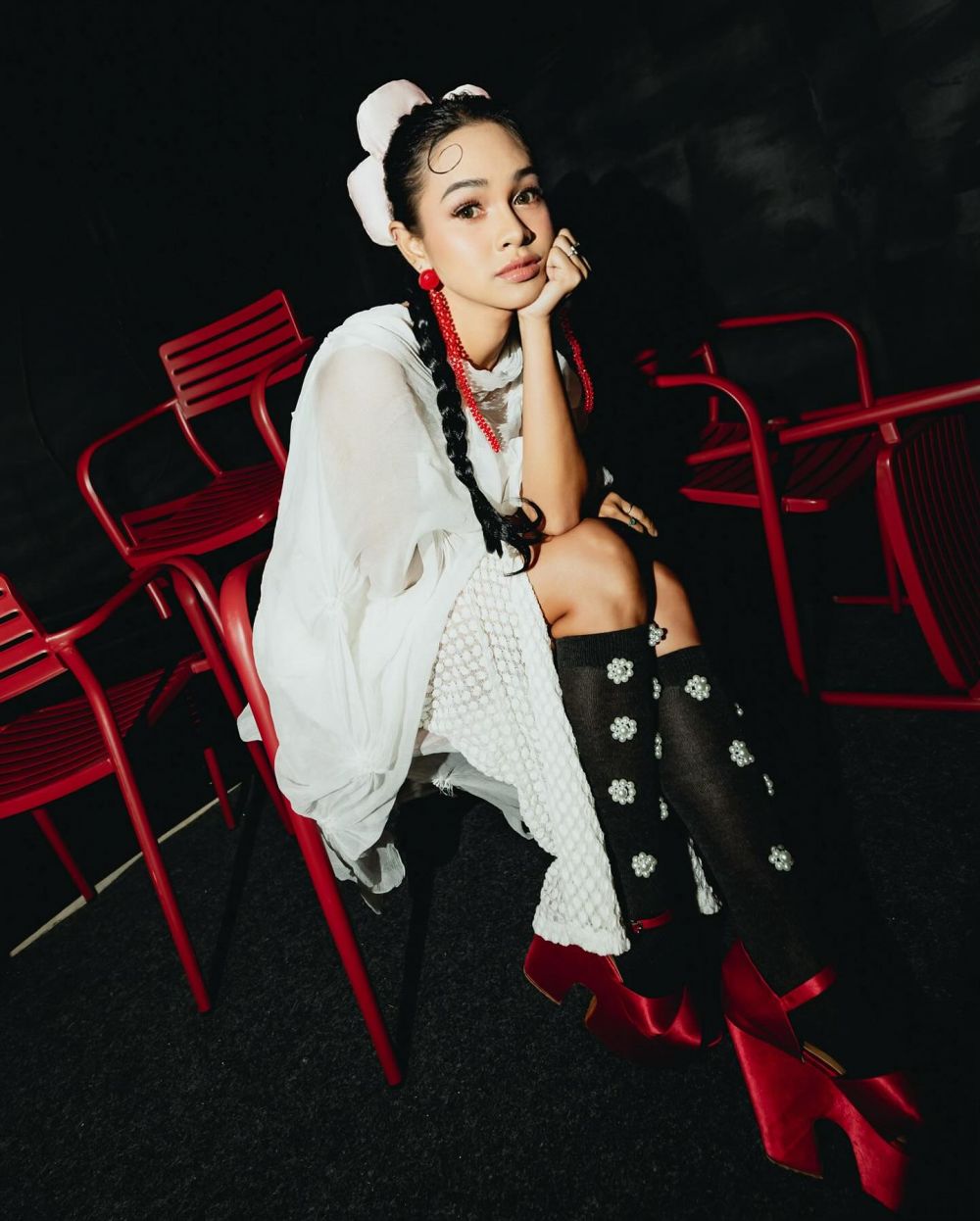 Kisah 5 seleb dapat perilaku kurang baik di awal karier, Aurelie Moeremans ngaku disemprot obat nyamuk