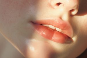 10 Rekomendasi glossy balm untuk anak sekolah harga mulai Rp 20 ribuan, bibir tampak sehat