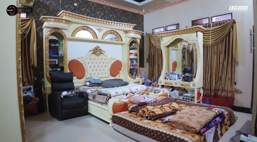 Rumahnya di Lampung desainnya ala kastil, 9 potret kamar Andika Kangen Band ada pintu khusus ke musala