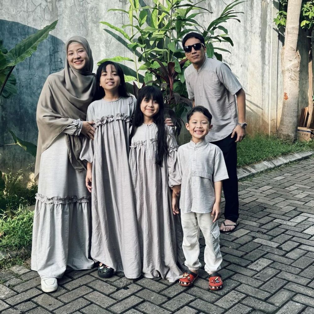 Desta masih pajang foto mantan istri di kamar, ekspresi ketegaran Natasha Rizki panen pujian