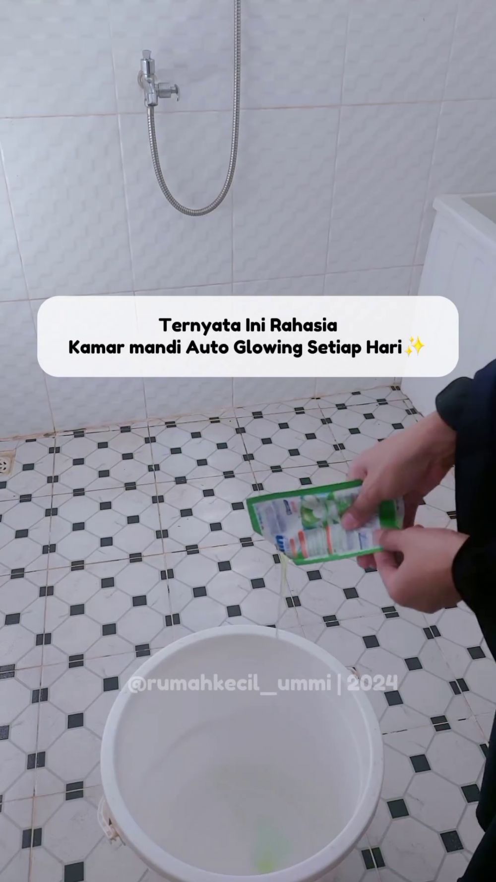 Trik bersihkan lantai kamar mandi berkerak kuning agar autokesat, bikin mandi jadi lebih nyaman