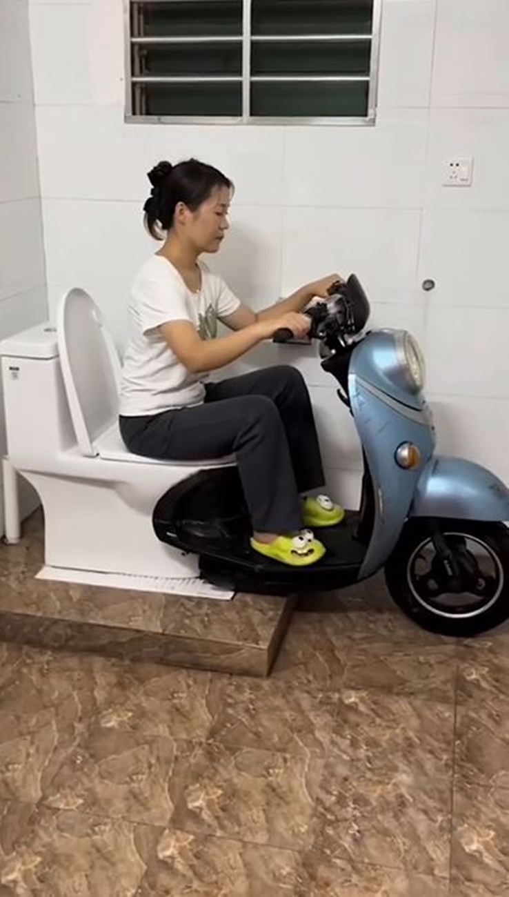 Lifehack nyeleneh desain 'toilet racing' ini bikin buang air serasa berkendara, pembalap pasti senang