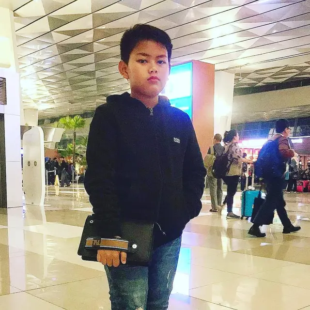 Lulus dengan nilai excellent, begini 9 potret Felice Gabriel anak angkat Dewi Perssik beranjak dewasa