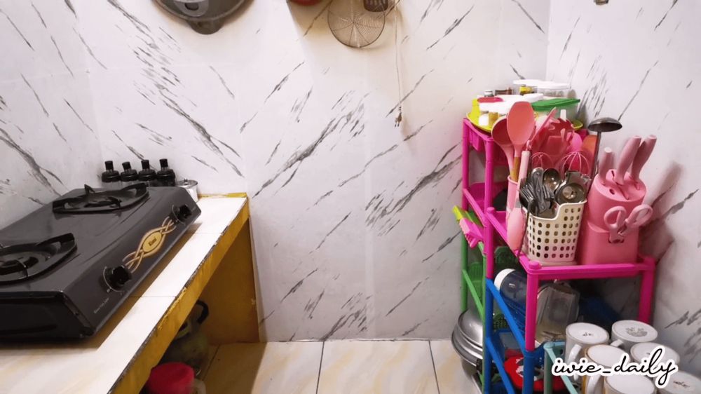 9 Cara makeover dapur buluk di kontrakan 3 petak biar makin fungsional, tetap mewah bak pakai marmer