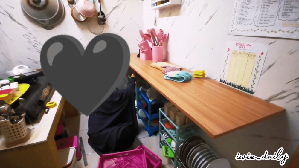 9 Cara makeover dapur buluk di kontrakan 3 petak biar makin fungsional, tetap mewah bak pakai marmer