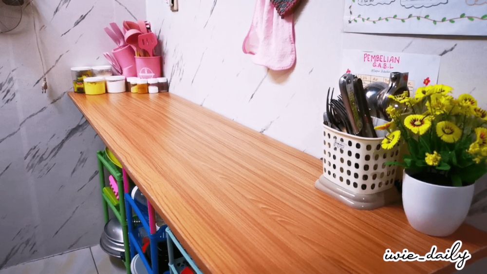 9 Cara makeover dapur buluk di kontrakan 3 petak biar makin fungsional, tetap mewah bak pakai marmer