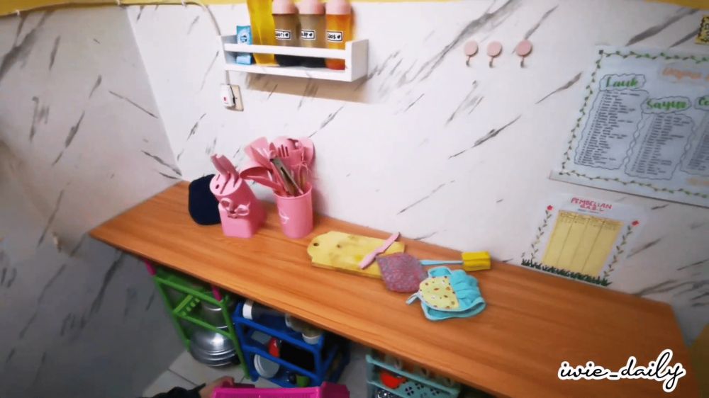 9 Cara makeover dapur buluk di kontrakan 3 petak biar makin fungsional, tetap mewah bak pakai marmer