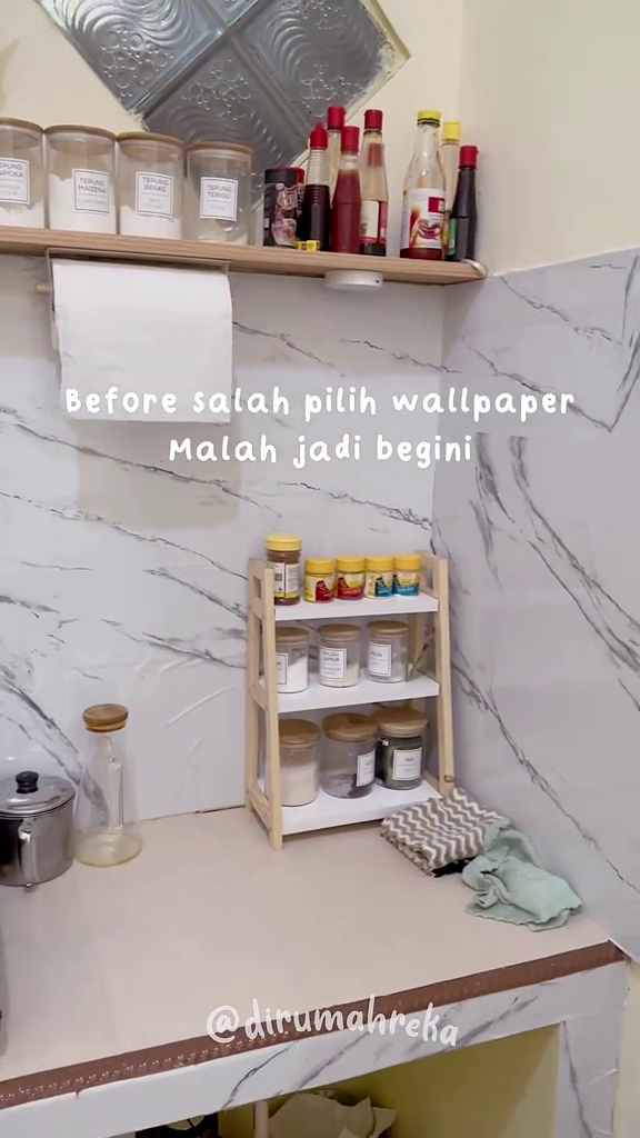 Jangan gunakan wallpaper tipis, ini 8 cara makeover dinding dapur tak rata modal di bawah Rp100 ribu