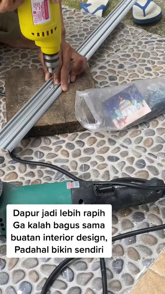 9 Cara bikin pintu slide kabinet sendiri tanpa bantuan tukang, bikin dapur auto bersih dan rapi