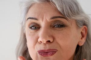 Tak perlu beli masker antiaging, ini trik kencangkan kerutan wajah pakai susu dicampur 1 jenis minuman