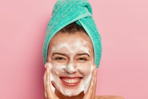 7 Rekomendasi facial wash yang lagi ramai di TikTok, nggak bikin kulit kering