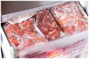 Cukup 5 menit, begini trik cairkan daging beku dari freezer agar lebih cepat dan higienis