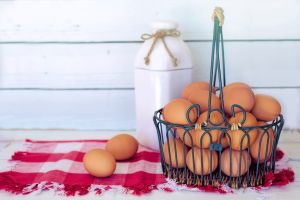 Telur di rumah enaknya dimasak apa? Pilih resep masakan mudah 2 bahan utama di sini