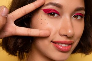 [KUIS] Buktikan kamu beneran pencinta makeup lewat tebak tren eye look ini