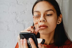 [KUIS] Lash lift vs eyelash extension, mana yang bisa bikin matamu lebih memesona?