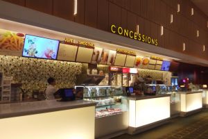 [KUIS] Makanan manis favoritmu ungkap Mbak-Mbak Jawa yang cocok nemenin kamu nonton bioskop malam ini