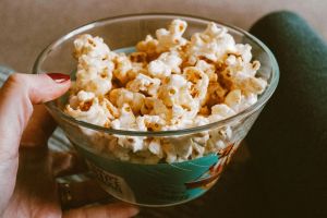 [KUIS] Rasa popcorn apa yang mewakili karaktermu saat menyelesaikan pekerjaan mepet deadline?