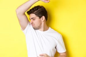 Trik atasi bau ketiak yang menempel di baju pakai 2 bahan dapur