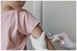 Membantu sistem imun tumbuh kuat, ini 9 makanan yang baik untuk anak setelah vaksin polio