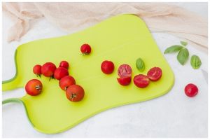 Sering diabaikan, wanita ini jelaskan bahaya penggunaan talenan plastik saat memotong makanan