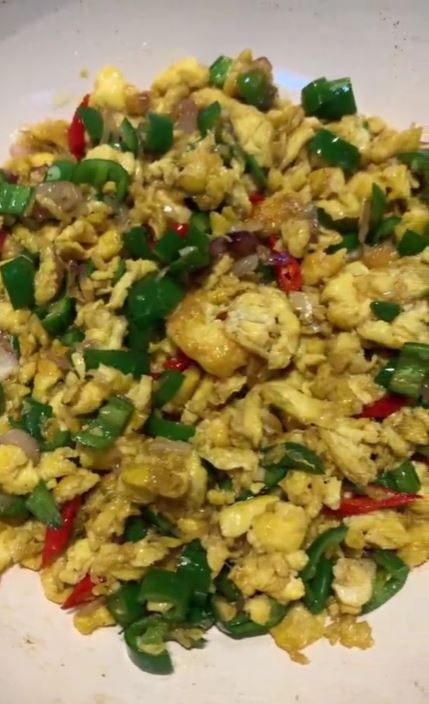 11 Resep olahan telur cabai hijau, pedas, sedap, dan menggugah selera