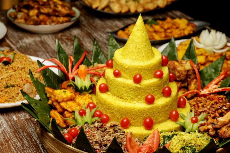 [KUIS] Tradisi makan nasi tumpeng Agustusan: Seberapa paham kamu? Cek di sini