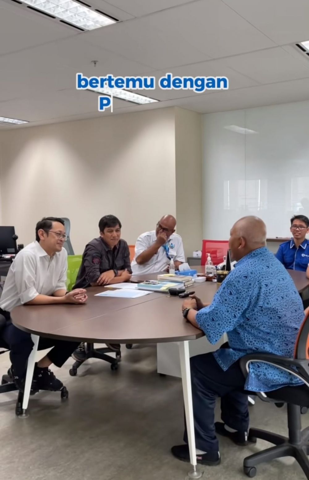 Begini kondisi sopir taksi yang tetiba sakit di jalan tol, penolongnya dapat apresiasi dari Bluebird