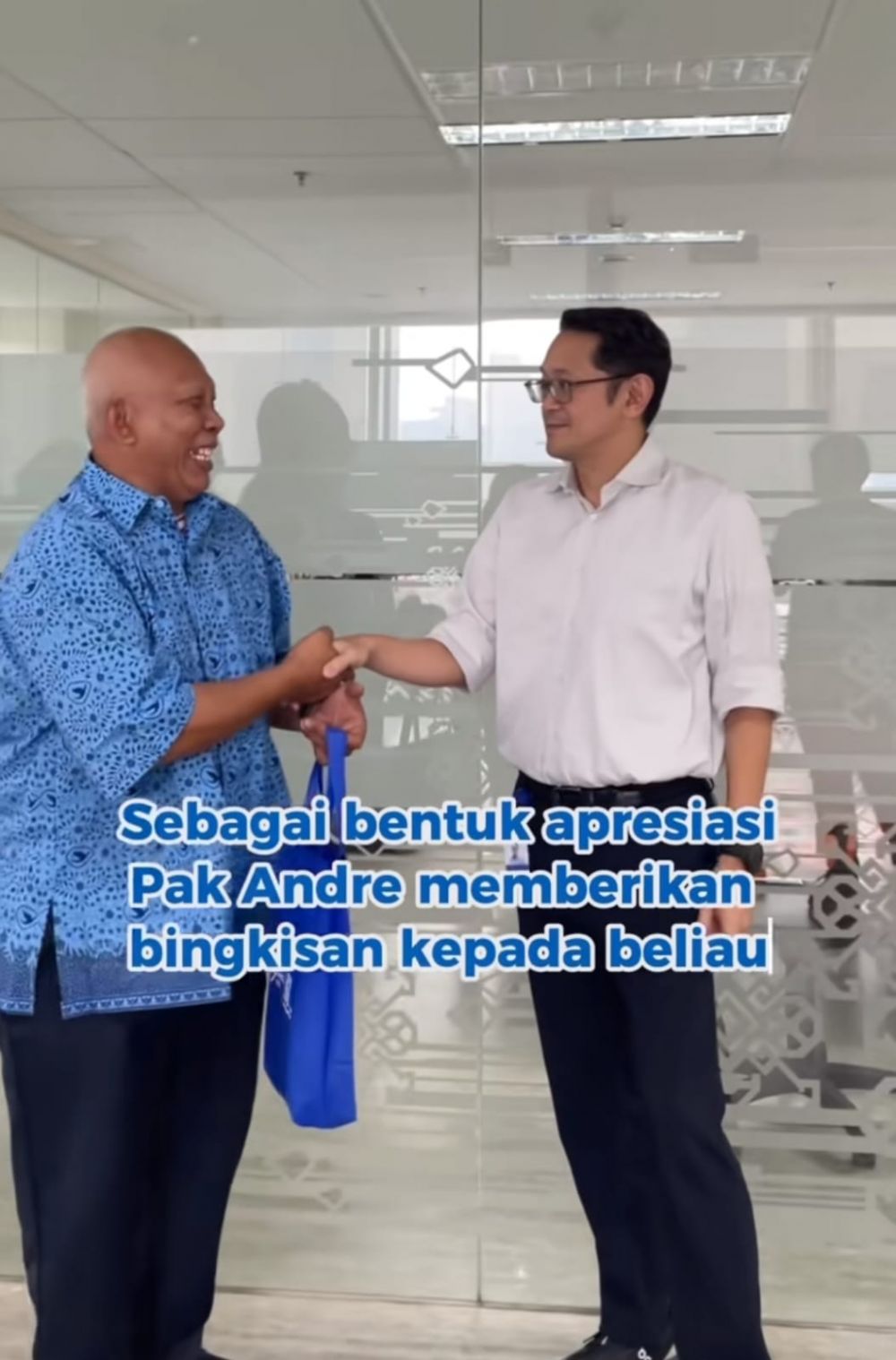 Begini kondisi sopir taksi yang tetiba sakit di jalan tol, penolongnya dapat apresiasi dari Bluebird