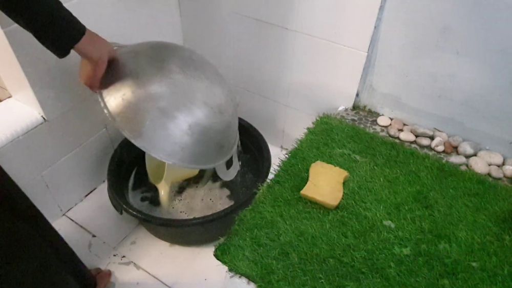 Tak perlu diolesi sabun colek, ini trik menjaga pantat wajan dan panci agar tak hitam saat digunakan