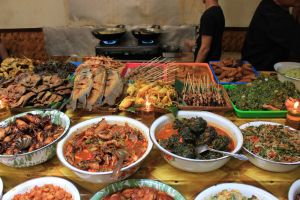 [KUIS] Jumlah lauk di piringmu ungkap seberapa hebat kamu menyelesaikan tugas lembur dadakan dari bos