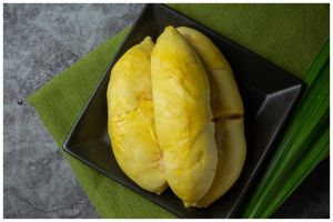 Doyan tapi tak suka baunya, cara wanita bawa durian di mobil ini bikin geleng-geleng kepala