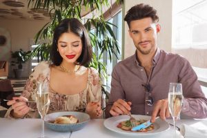 [KUIS] Mau ajak pacar ngambek makan? Pilih restoran ini biar mood-nya balik lagi