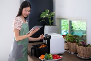 [KUIS] Yakin semua makanan cocok dimasak pakai air fryer? Uji wawasanmu lewat 7 pertanyaan ini