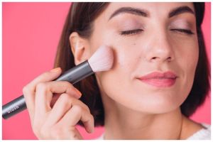 [KUIS] Seberapa sering kamu melakukan kesalahan saat memakai blush on? Ungkap hasilnya di sini