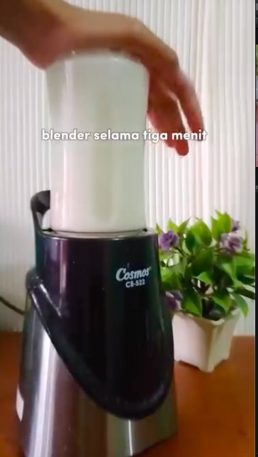 Cara cuci blender pakai 2 bahan makanan, auto kinclong tanpa disikat