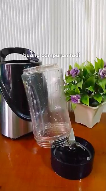 Cara cuci blender pakai 2 bahan makanan, auto kinclong tanpa disikat