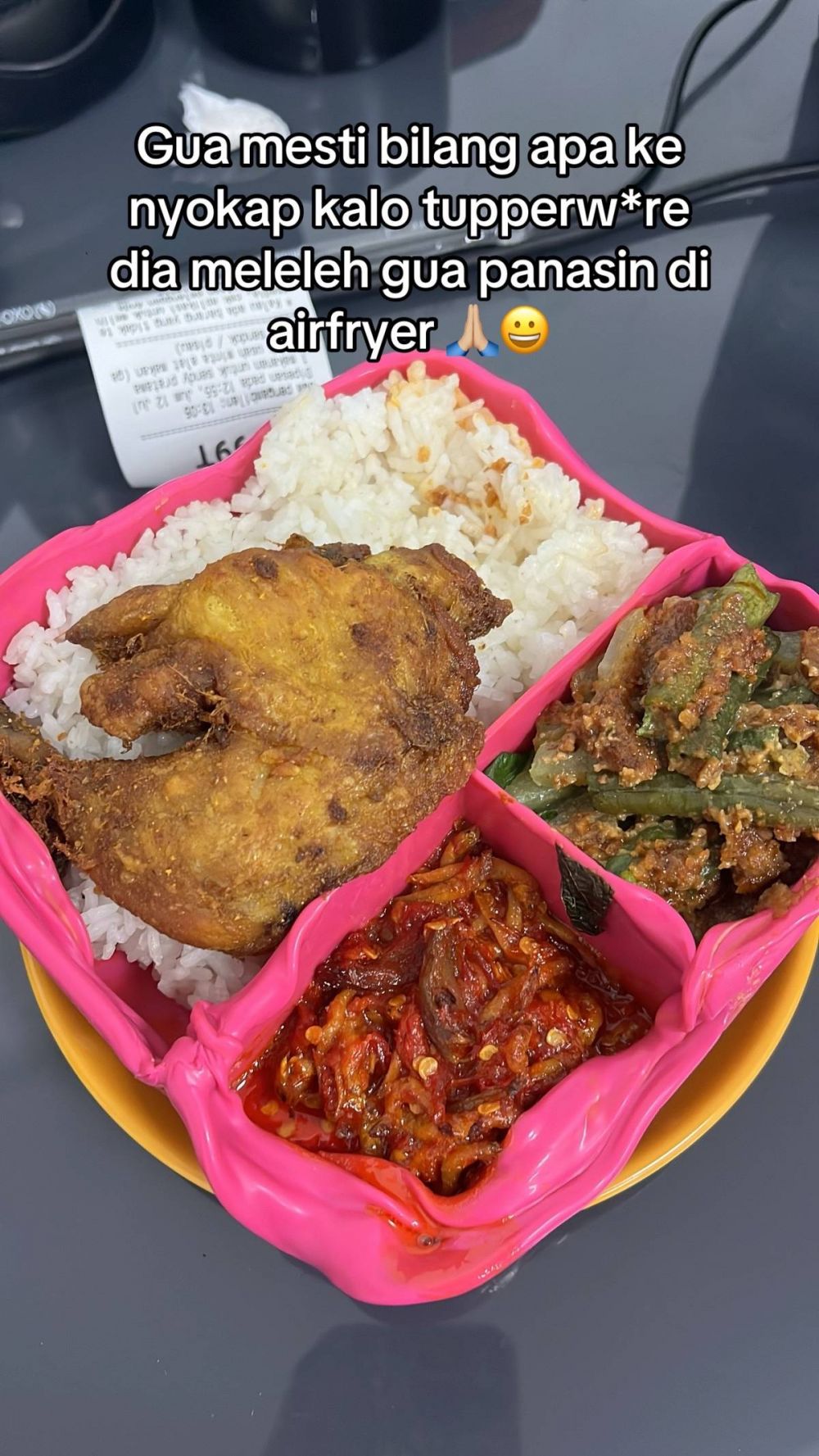 Penampakan toples Tupperware meleleh ini auto buat emak-emak marah, penyebabnya bikin geleng kepala